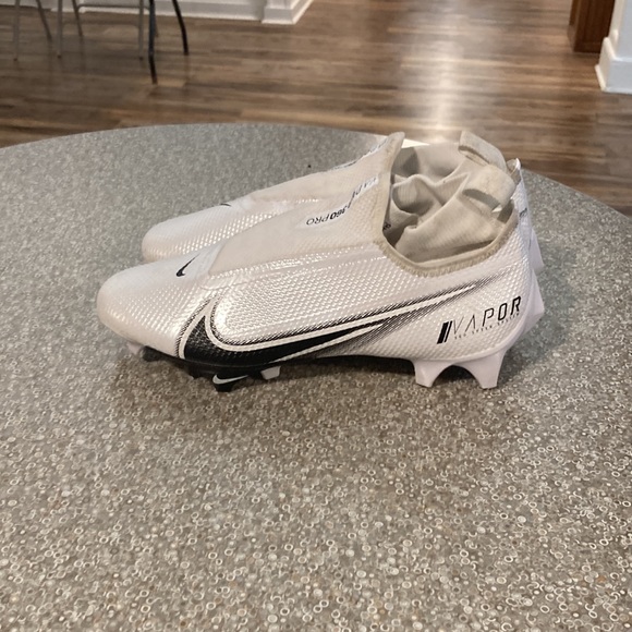 Nike Vapor football Cleats//size 8//never worn or used great for turf & grass - Picture 6 of 7